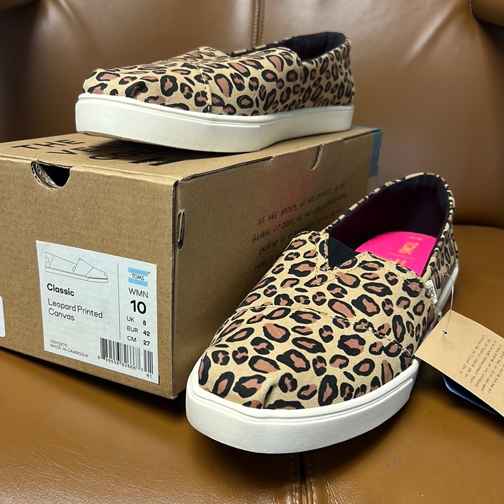 Tom’s Leopard Printed Canvas